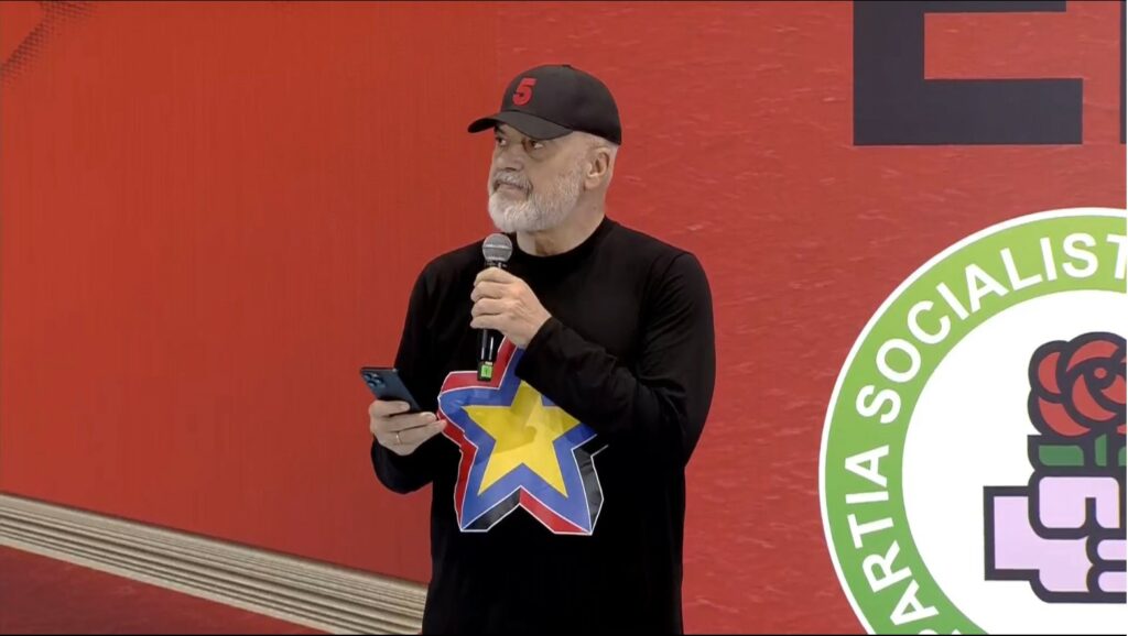 “Gjysma e burrave janë normalë, gjysma çyrykë”, Rama me gratë e Dibrës: Më 12 Maj do gdhihet rozë