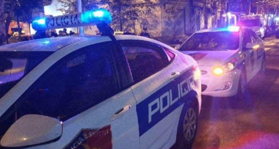 Goditi në kokë djalin e ish-deputetit pas sherrit në Farkë, vihet nën hetim 38-vjeçari. Policia jep detaje