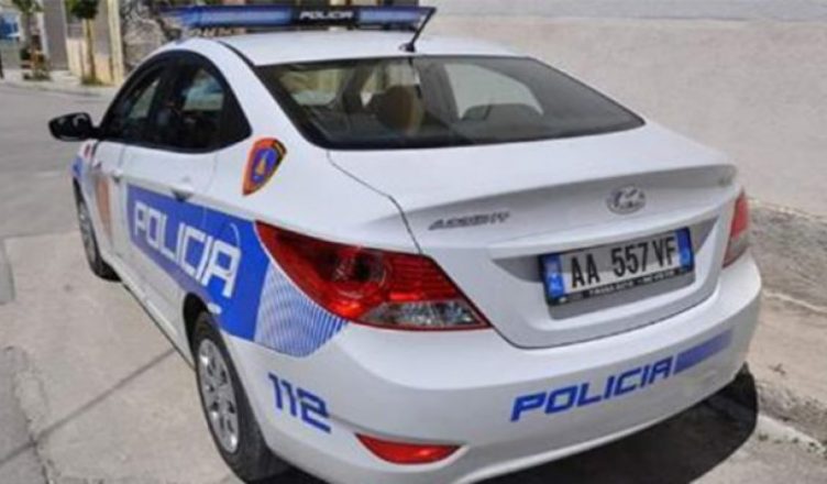 Goditi policin në detyrë, ndalohet dhe shoqërohet në komisariat i riu 25-vjeçar