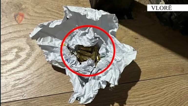 Goditjet ndaj veprimtarive kriminale/ Bie në prangat e policisë 48-vjeçari, fshihte kokainë në lokalin e tij dhe…