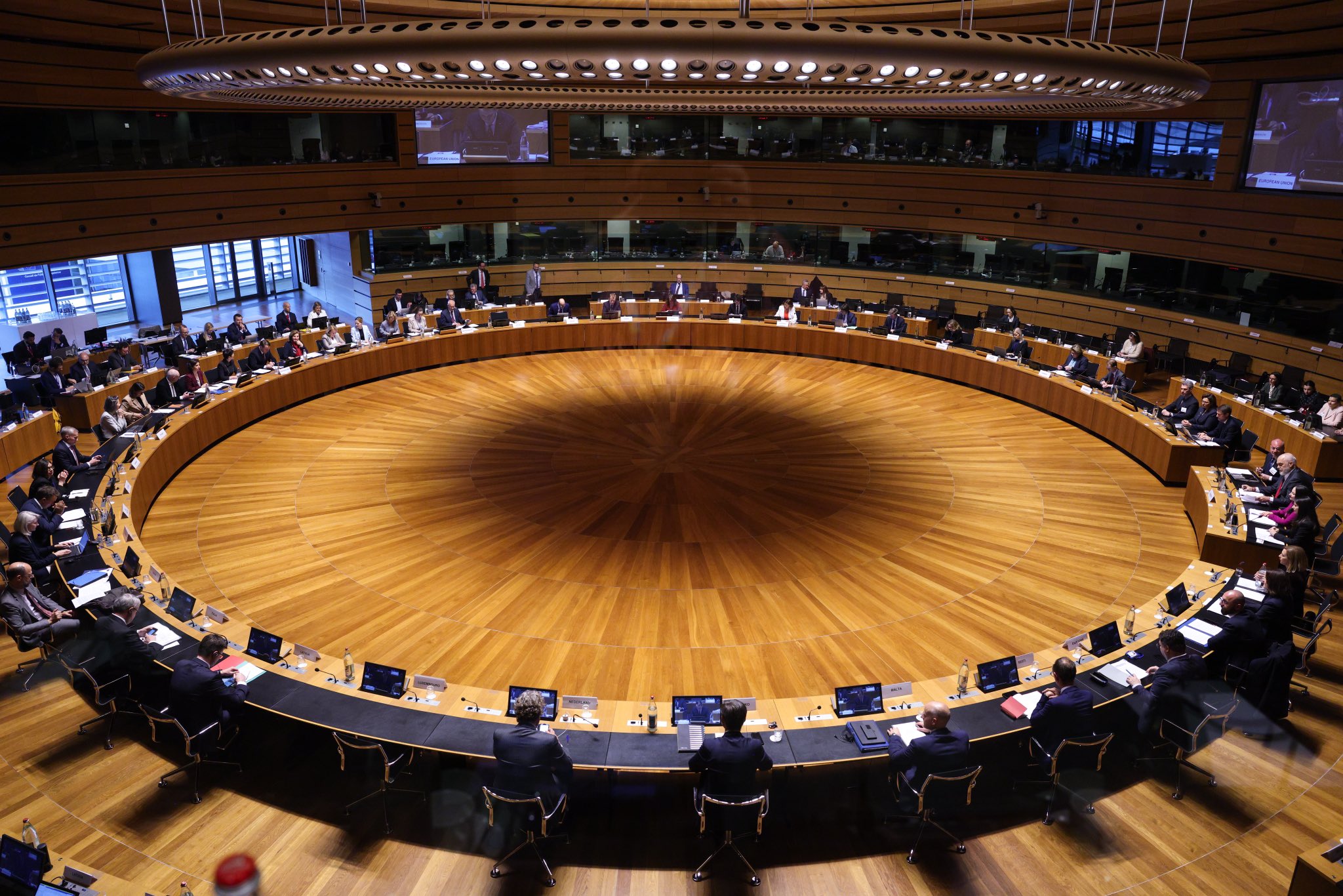 Hapja e grupkapitullit për “Tregun e Brendshëm”/ Ambasadori i BE-së në Tiranë: Një hap i rëndësishëm për Shqipërinë