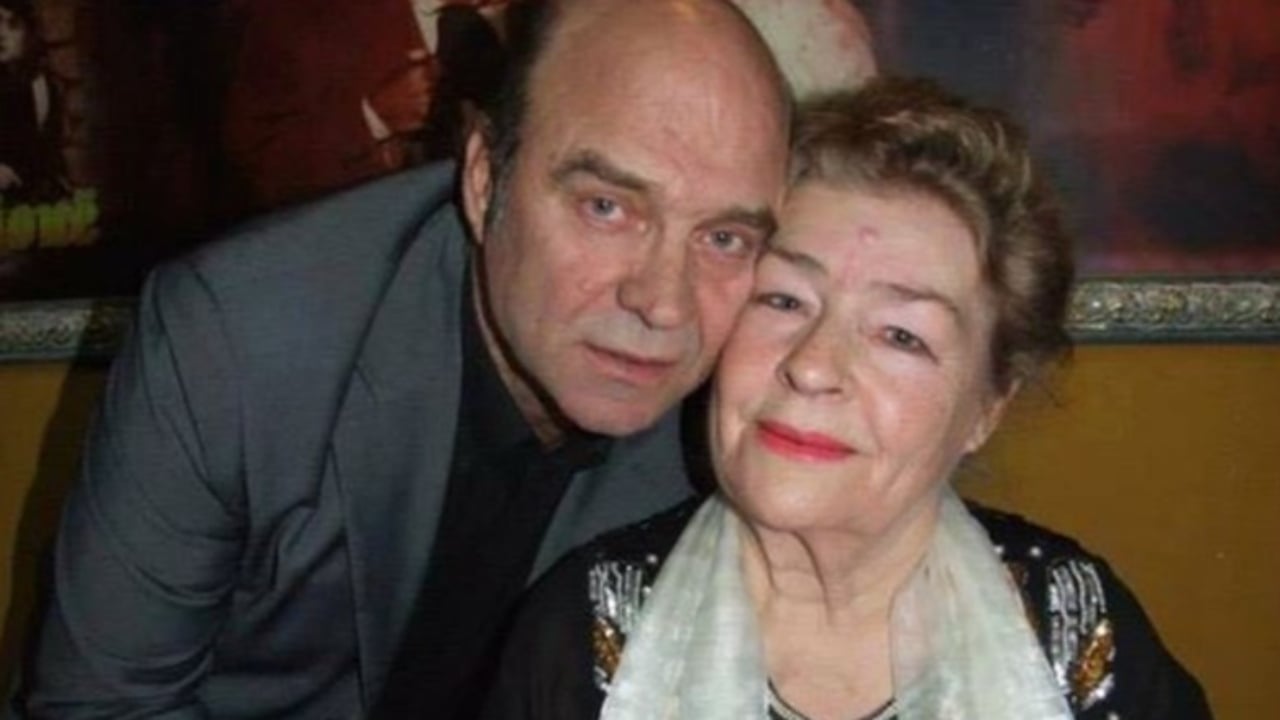 Homazhet për Margarita Xhepën/ “Donte të bënte një film”, Ndriçim Xhepa rrëfen dëshirën e fundit të nënës së tij