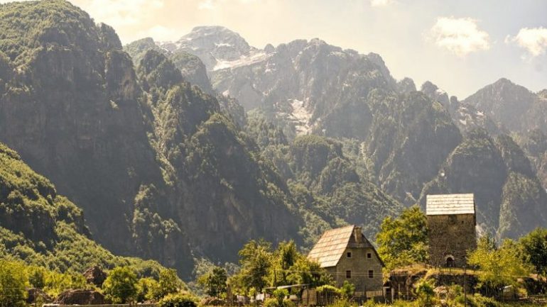 Hotelet në zonat malore mbyllen gjatë dimrit, referencat duhet të studiohen më mirë