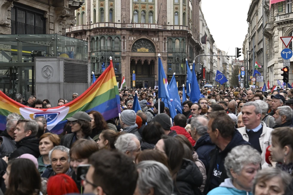 Hungaria përgatit ligjin që mohon komunitetin LGBTQ+