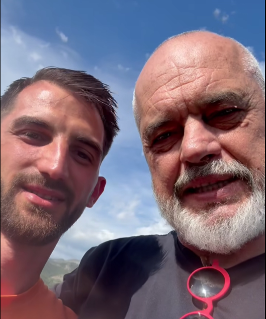 I apasionuar pas rafting, Rama për të riun që punon në Shqipëri: Unë kam lindur në Itali