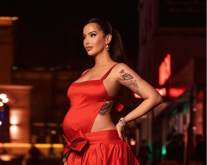 I bleu djalit karrocë “Lamborghini”, Dafina Zeqiri “kryqëzohet” nga ndjekësit! Reagon dhe bashkëshorti