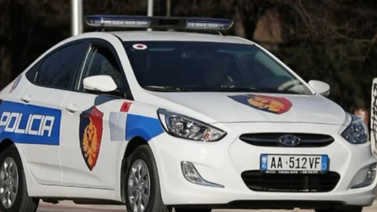 I dehur kërcënoi një person dhe i dëmtoi automjetet, arrestohet 50-vjeçari në Elbasan