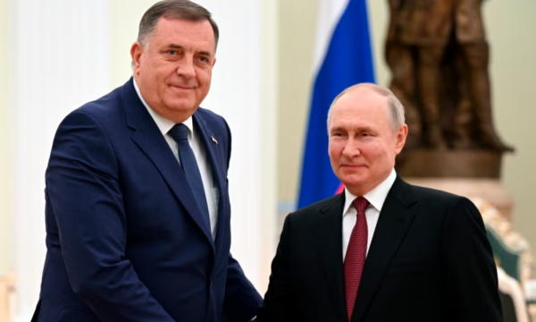 I kërkuar nga drejtësia, Dodik sfidon autoritetet, takohet në Moskë me Putinin