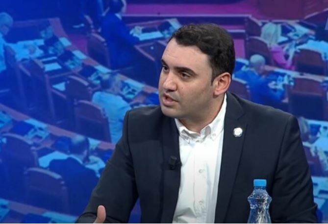 “I përfshirë në afera korruptive”, Këlliçi plas “bombën”: Arbjan Mazniku mund të jetë Nesti Angoni