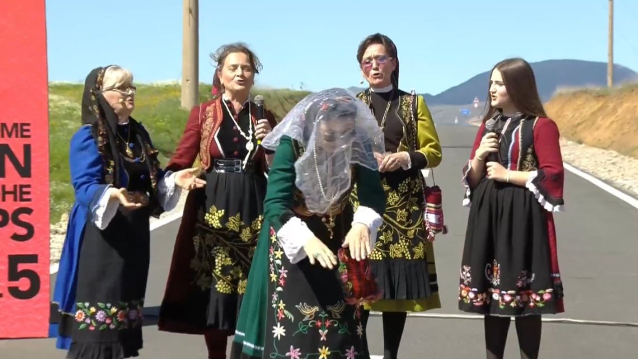 “Ia bën bufi s’ka si unë në dynja”, Rama pritet me këngën polifonike në Ersekë, ironizohet Berisha