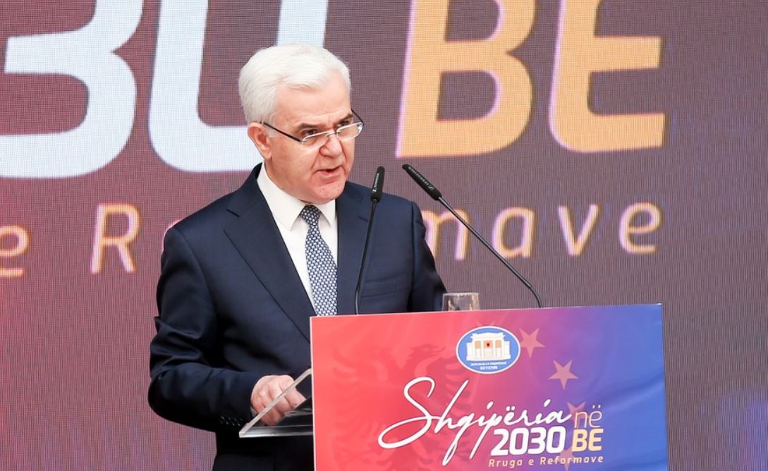 “Intrigantët në media s’më zmbrapsin dot”, Xhafaj reagon për sulmet: U gatuan nga kuzhinierët e çorbës së vjetër