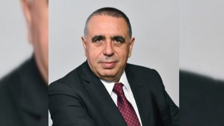 Ish-drejtori i RTSH ironizon deklaratën e Agron Shehaj: Të mbyllim dhe parlamentin, pse jo?!