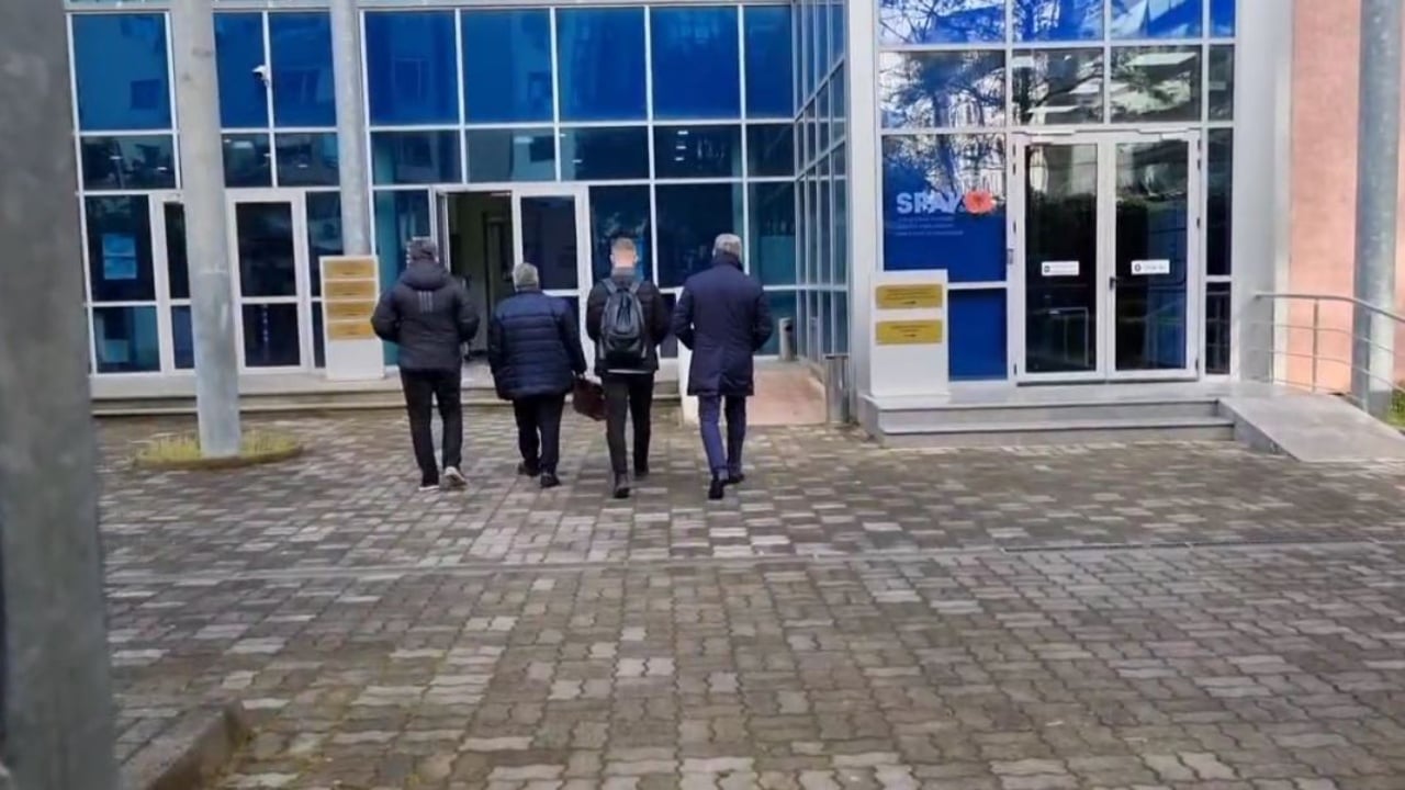 Ish-kryebashkiaku i Shkodrës Bardh Spahia paraqitet në Gjykatën e Posaçme