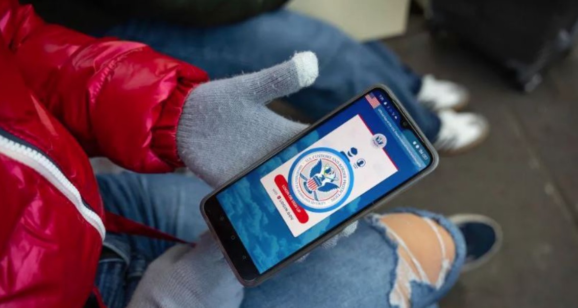 Iu dhanë leje qëndrimi gjatë mandatit të Biden, tani shumë emigrantë “dëbohen” nga SHBA