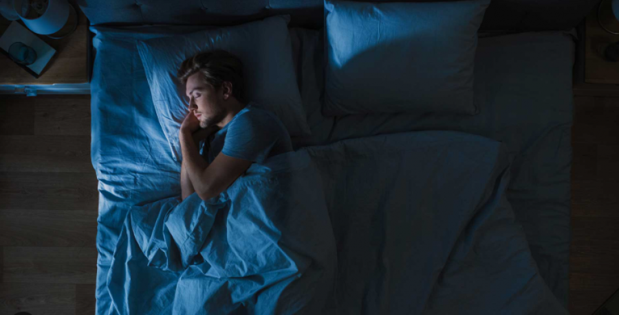 Ja çfarë duhet të konsumoni që të bëni gjumë të thellë