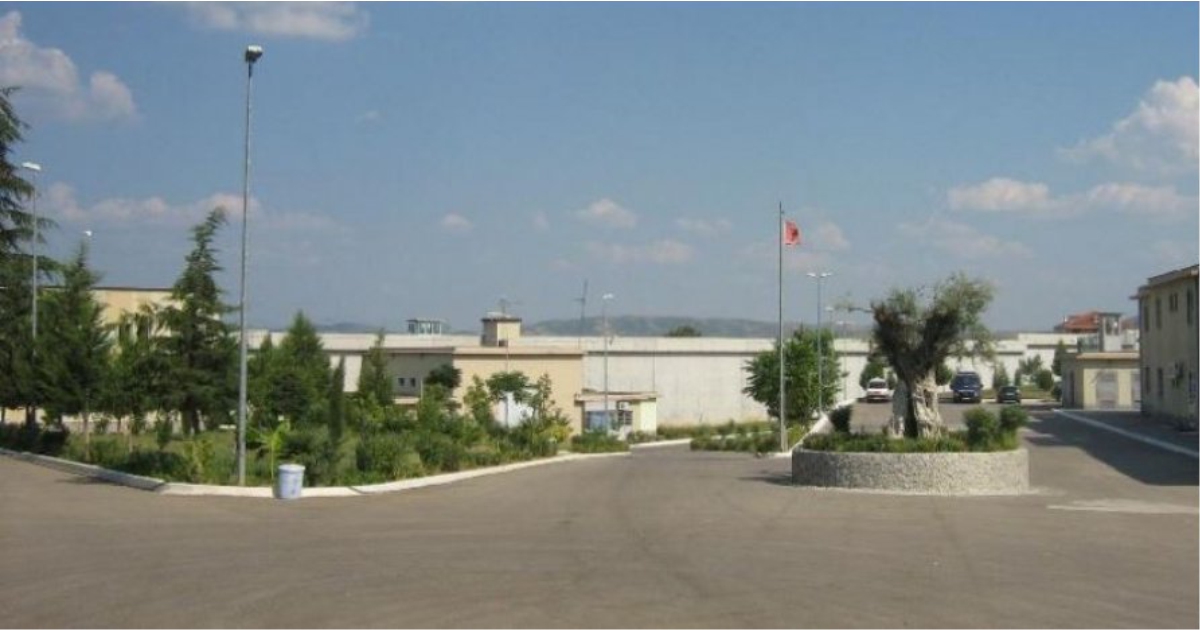 Jep dorëheqjen drejtori i burgut të sigurisë së lartë, nuk dihen motivet që e shtynë për këtë akt…