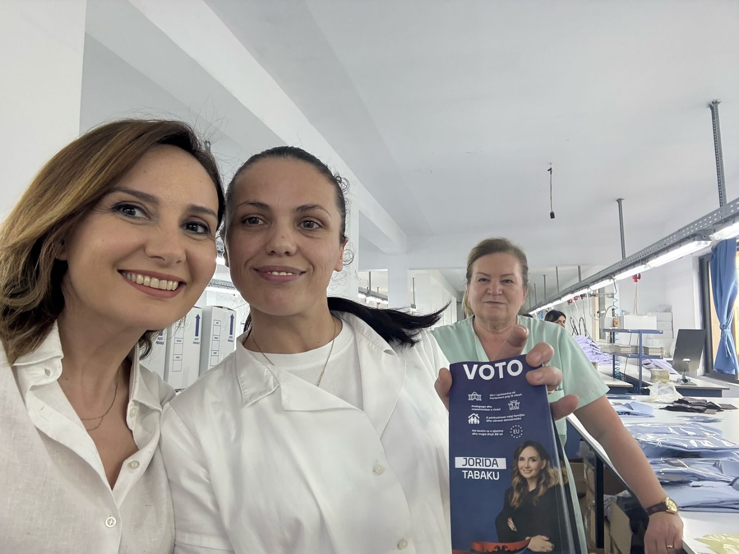 Jordia Tabaku, takime me gratë e një fasonerie në Tiranë