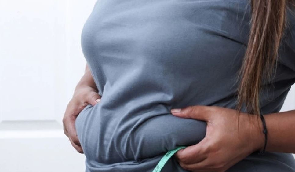 Ju nuk e dini, por këto tre zakone në mbrëmje ngadalësojnë humbjen e peshës