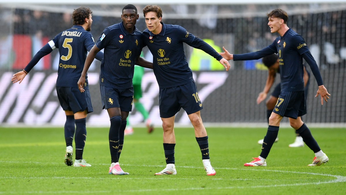 Juventus merr lajmin e keq nga Anglia, bardhezinjtë mund të mbeten pa Kolo Muani për sezonin e ri