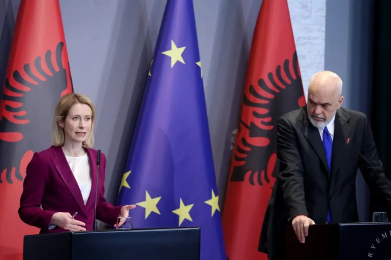 Kallas, mesazh nga Tirana për Prishtinën e Beogradin