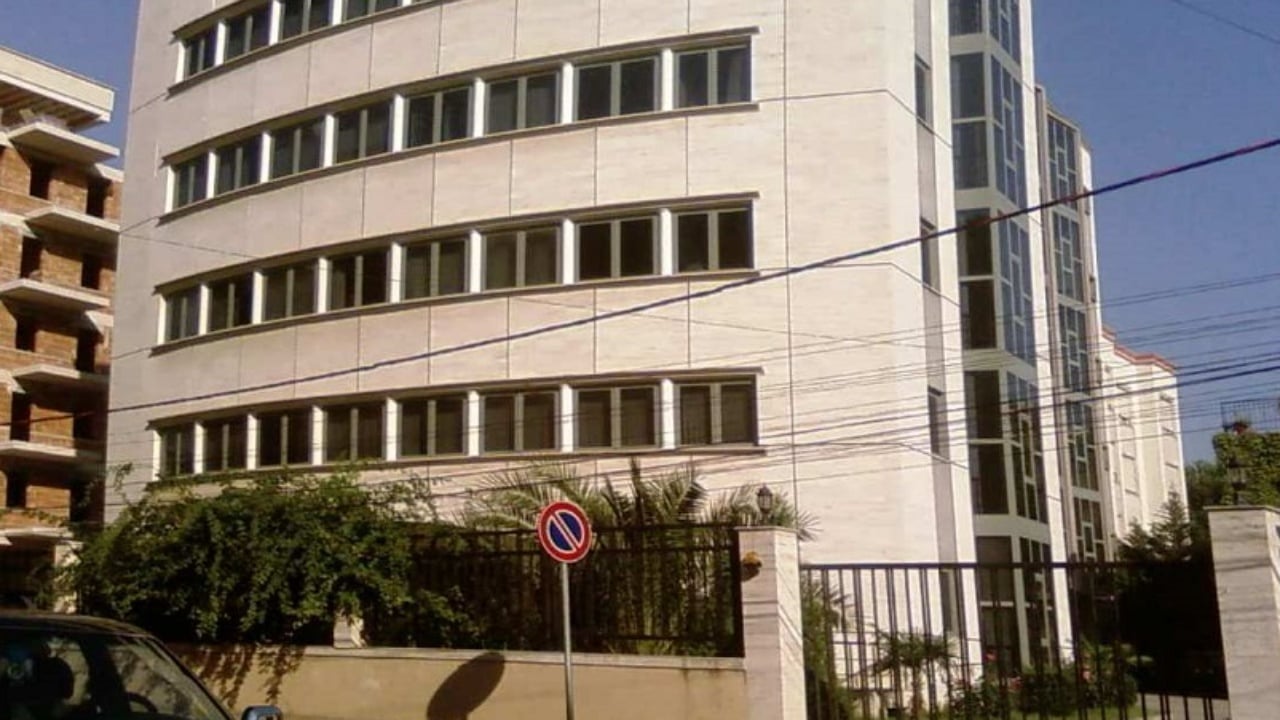 Kanabis me postë nga SHBA, Prokuroria Tiranë zbulon 8 raste të trafikimit në një muaj, sekuestrohen mbi 15 kg me përqindje të lartë THC