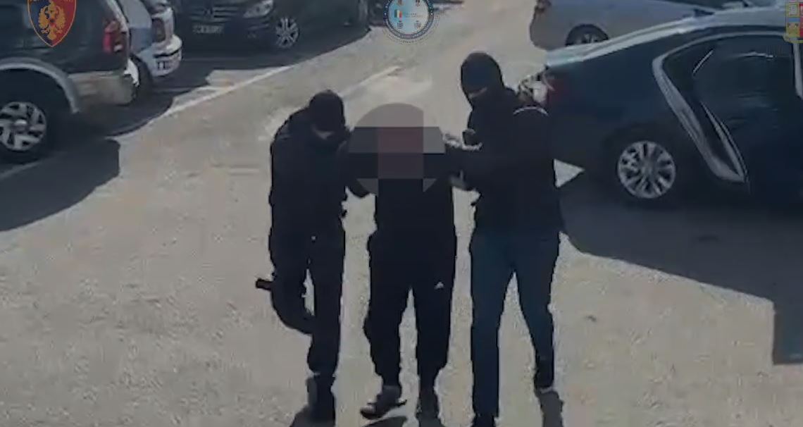 Kapet me 107 doza kokaine, arrestohet i riu