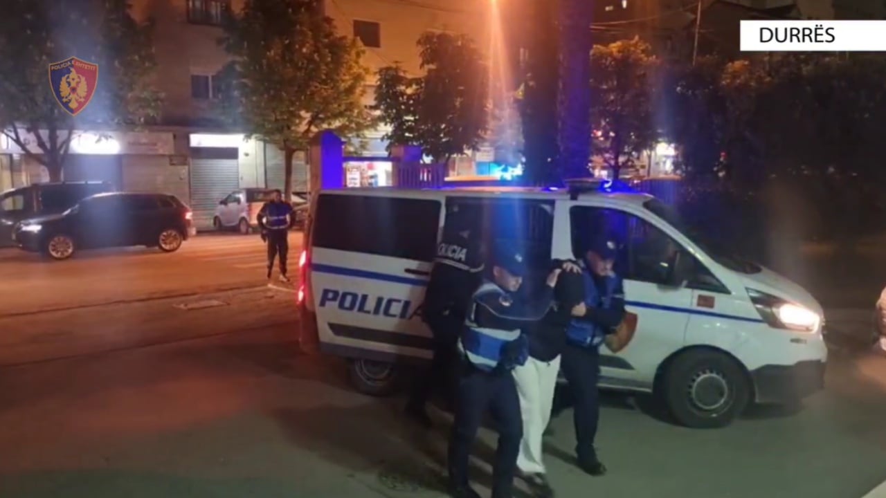 Kapet me armë dhe municion luftarak, pranga 43-vjeçarit në Durrës, e pësojnë dhe dy të tjerë