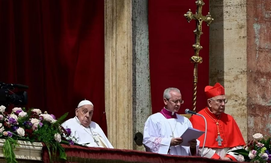 Kërkon paqe në Gaza dhe Ukrainë, Papa Françesku bën daljen e parë publike që pas shërimit