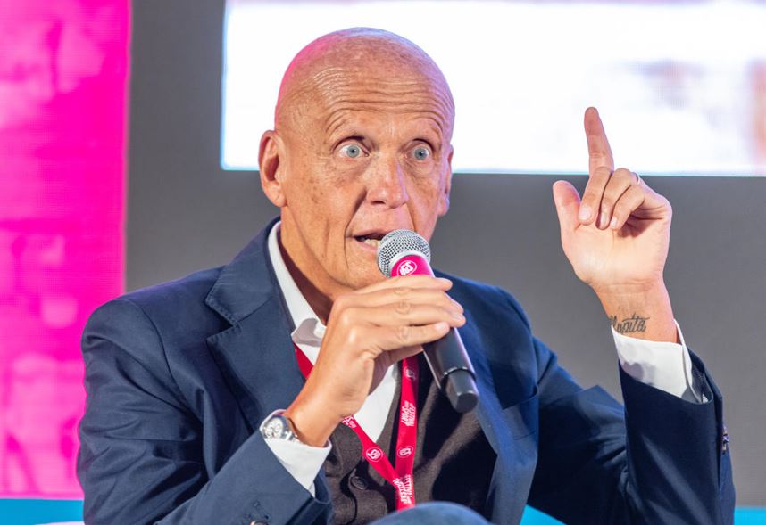 Kolina sqaron rolin e arbitrit në Botërorin e Klubeve: Do të kenë kamera në trup