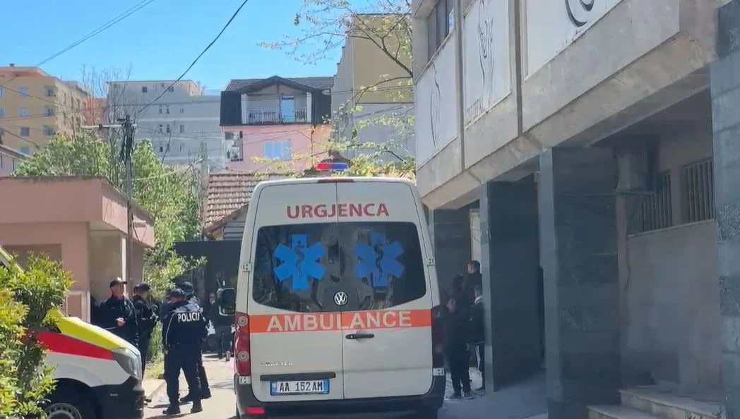 Konflikt mes të rinjve në Lezhë, njëri në gjendje të rëndë në spital, arratiset tjetri
