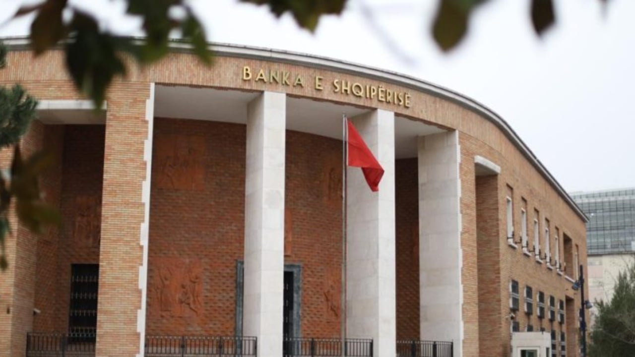 Konsumatorët dhe bizneset optimiste në mars, përmirësimi i financave dhe pritshëmritë për punësimin rritën besimin