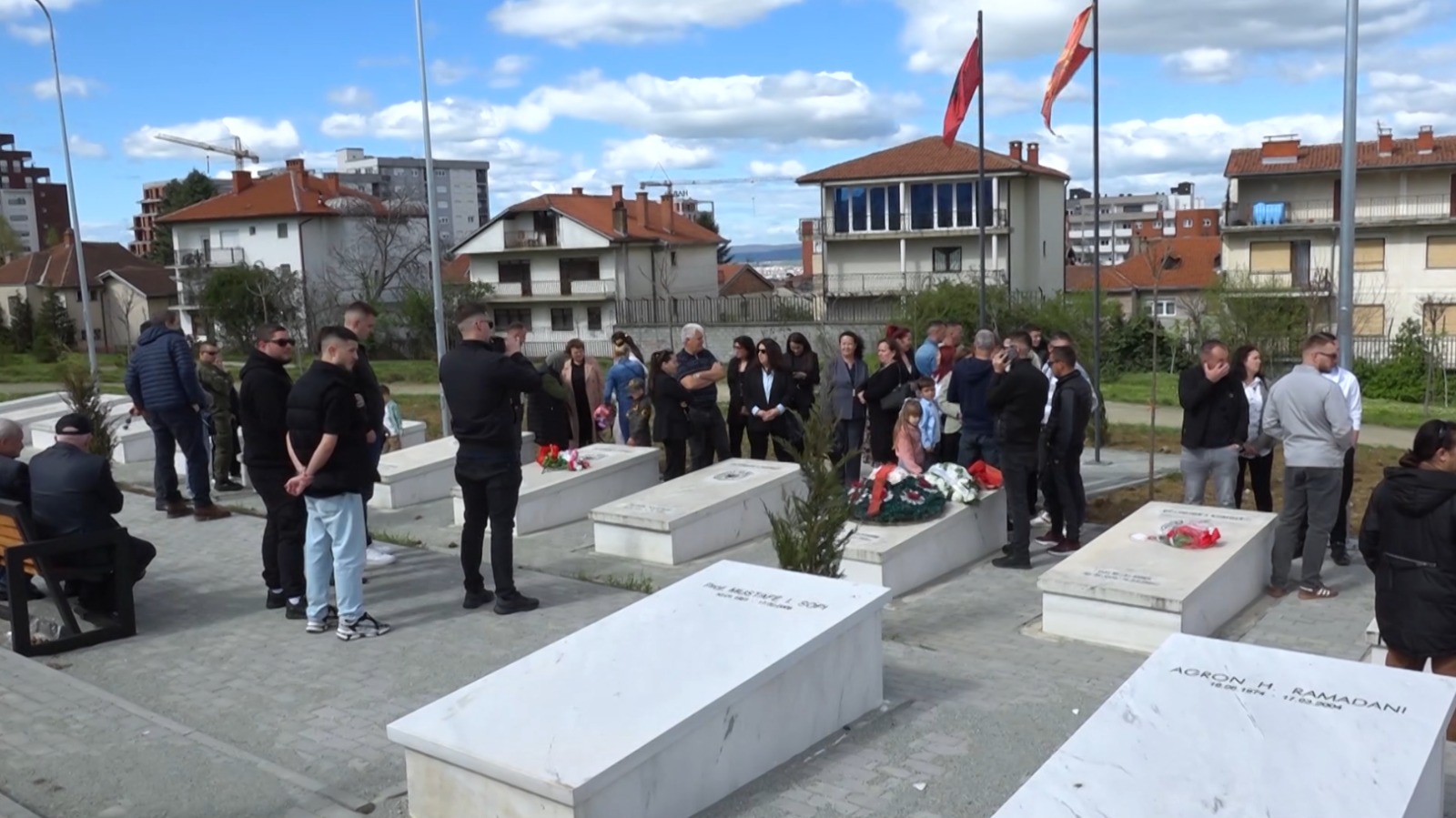 Kosova përkujton dëshmorët, Osmani: Themelet e shtetit qëndrojnë te forta nga sakrifica e tyre