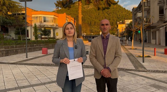 ‘KQZ dënoi shkeljen e ligjit nga PS në Delvinë’, Zhupa: Të heqin materialet zgjedhore nga zyra pranë KZAZ