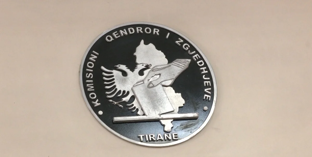 KQZ pranon denoncimin e PD, urdhëron socialistët të heqin materialet nga zyra në Delvinë!