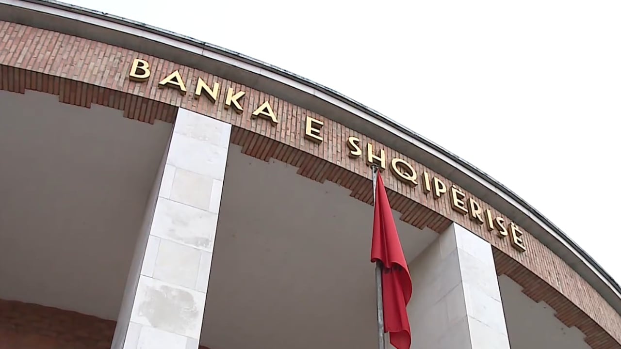 Kreditë me probleme në nivelin më të ulët, arrijnë në 4.06%, ndikuan aftësia paguese dhe shtrëngimi i kushteve nga bankat