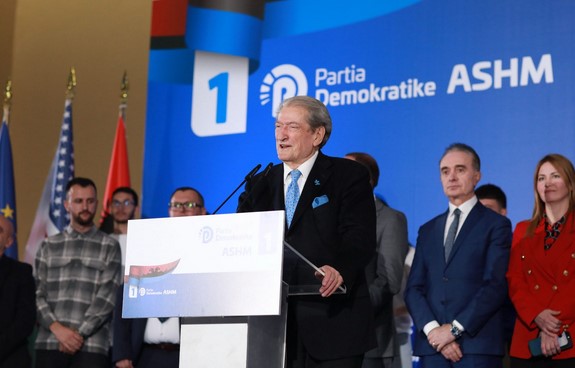 Kryedemokrati Berisha prezanton kandidatët e Lushnjes për zgjedhjet e 11 Majit: Ndryshojnë si dita me natën në krahasim me ata socialistët