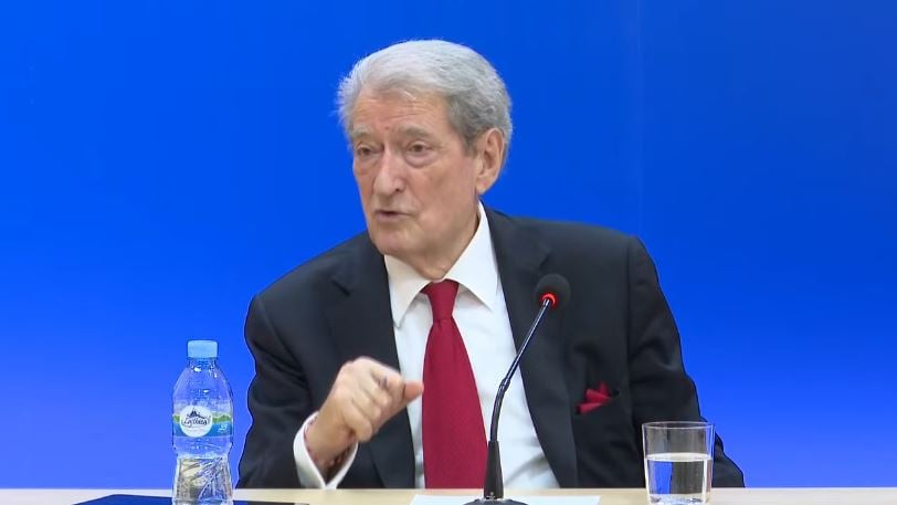 ‘Kryeministri del me moton ‘nudo për vota’/ Berisha: Ata që kanë kryer akte të tilla janë ndëshkuar me ligj