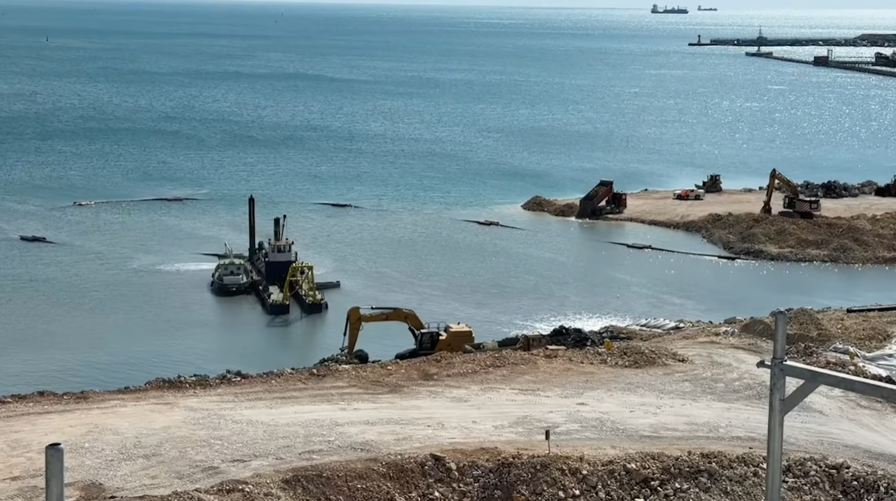 Kryeministri Rama nxjerr pamjet nga kantieri i Portit të Ri të Durrësit: Po merr formë plazhi i ri!