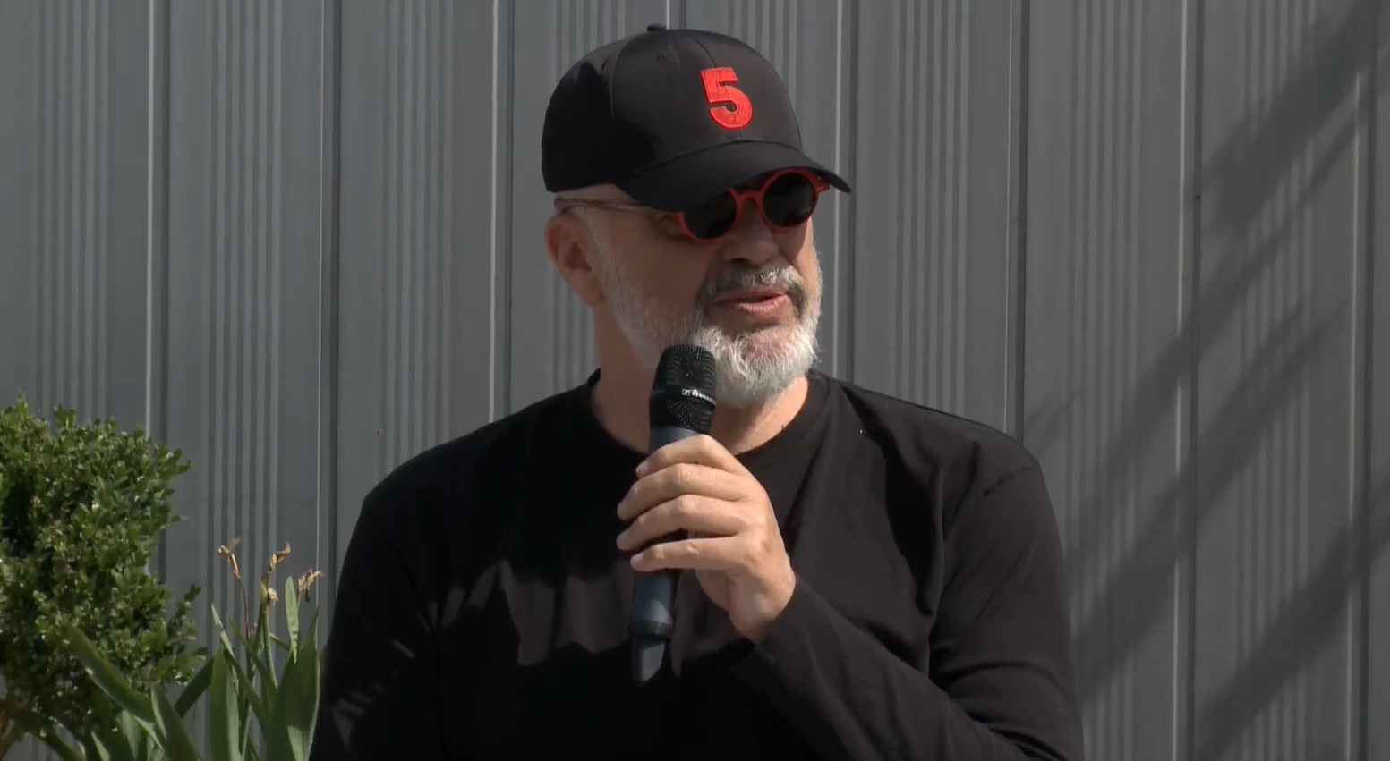 Kryeministri Rama takim me fermerët në Berat: Bujqësia sot shfrytëzon një kapacitet të dyfishuar, 47 projekte të realizuara për ujitjen dhe mbrojtjen nga përmbytjet