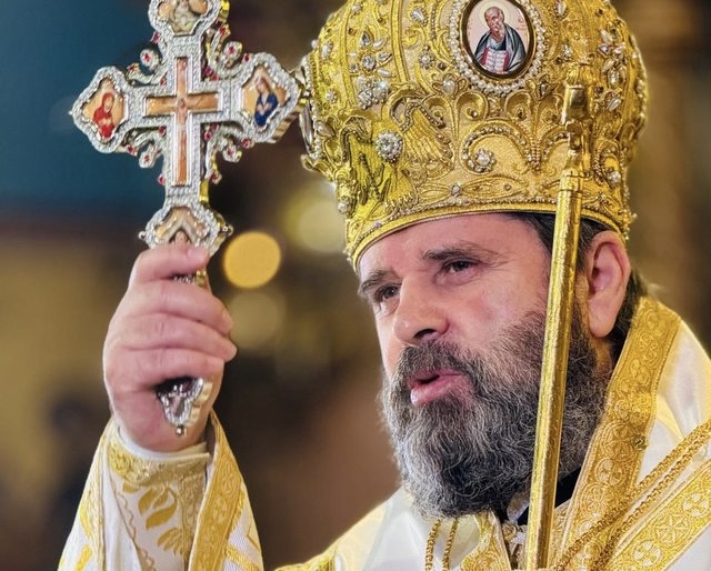 Kryepeshkopi i Kishës Ortodokse Autoqefale të Shqipërisë, Fortlumturia e Tij, Imzot Joani: Mos e braktisni Shqipërinë pasi është e pamundur të duash Perëndinë dhe mos të duash vendin që të ka lindur