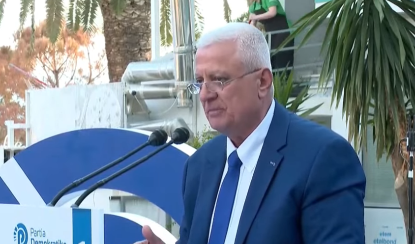 Kryetari i PD Sarandë: Zoti na ka ndihmuar që na ka dhënë Sali Berishën, i lutemi çdo ditë të na shërojë plagët