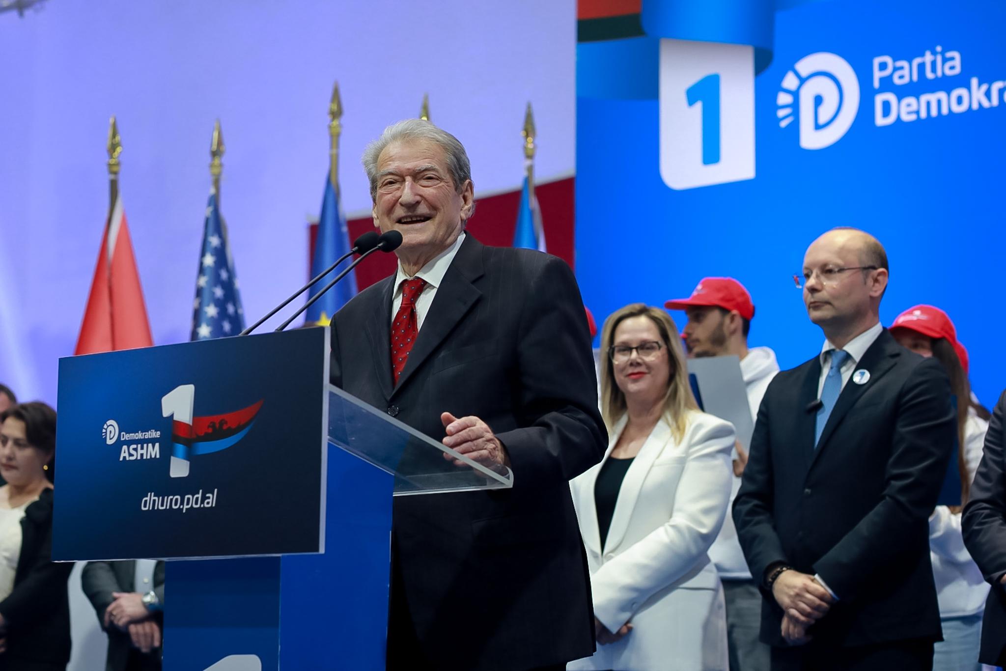 “Ku janë 130 milionë eurot?”, Berisha kërkon debat ballë për ballë me Ramën: Afera e inceneratorit, ai le të dalë me..