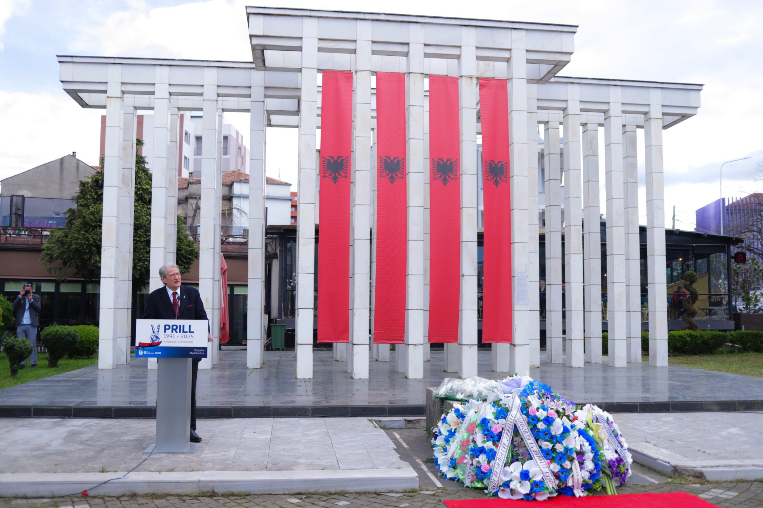 Kujtohen martirët e 2 prillit, Berisha në Shkodër: Nderojmë sakrificën e tyre sublime në rrëzimin e diktaturës