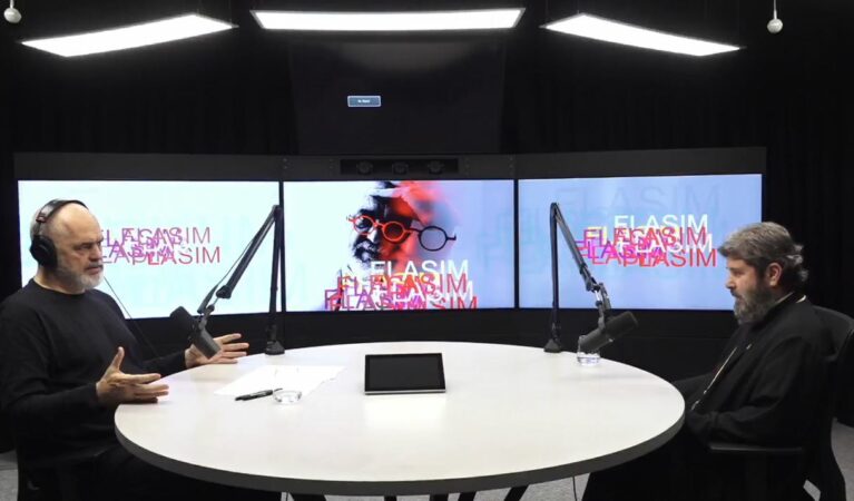 “Kur ecnim bashkë në rrugën Myslym Shyri pas…”/ Kryepeshkopi Joan në podcastin e Ramës: Vendosa të bëhesha prift kur…