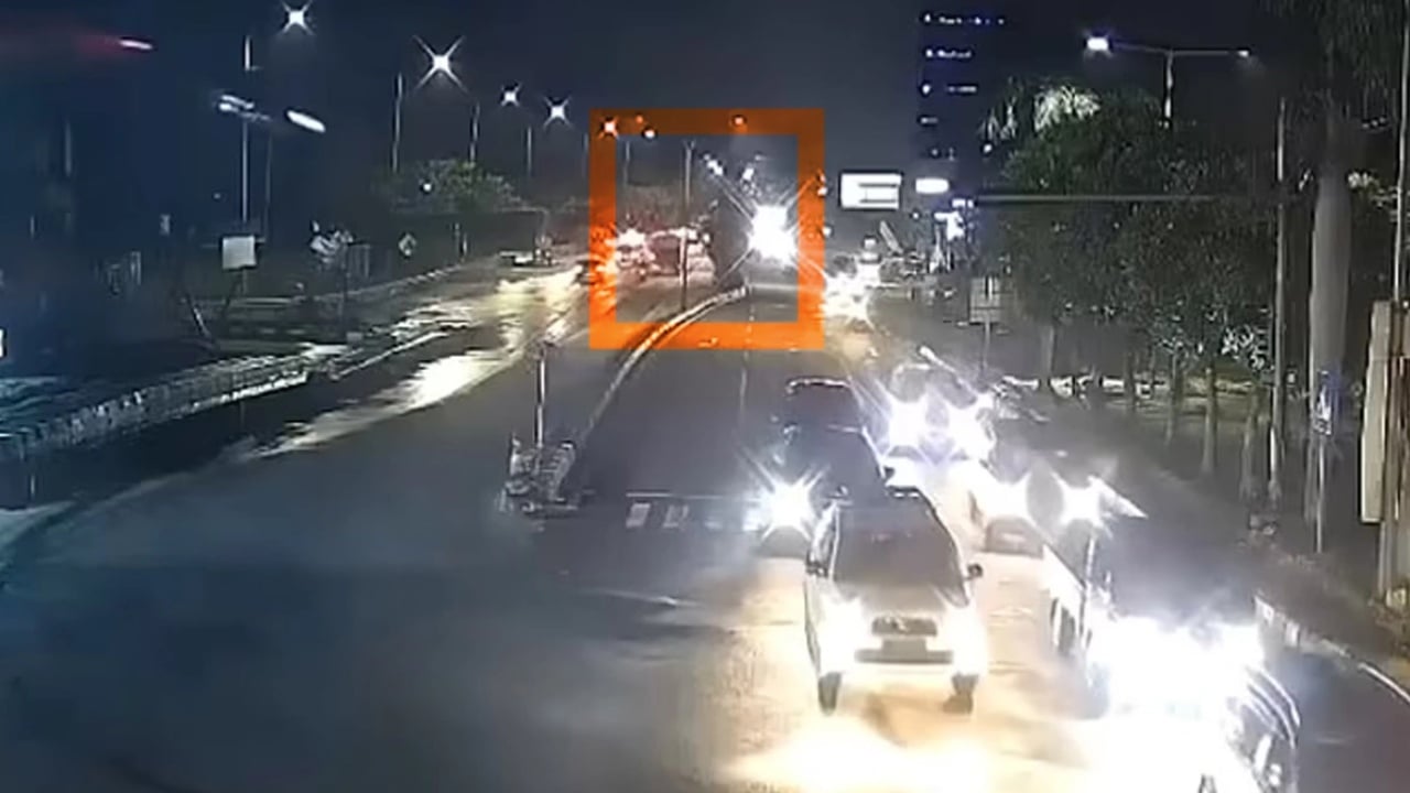 Kur i beson ‘verbërisht’ Google Maps! Makina përfundon duke ‘fluturuar’ nga ura, shoferi: Nuk ishte faji im! Po ndiqja udhëzimet