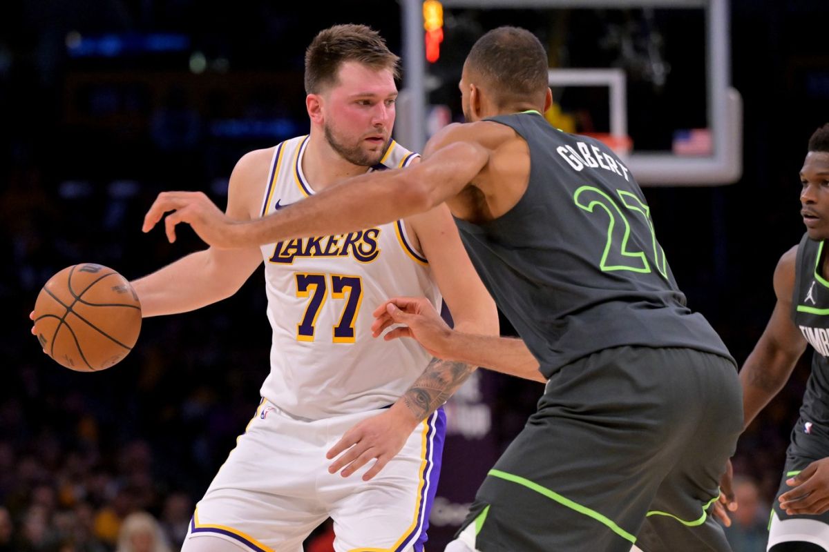 Lakers e nisin me humbje fazën play off, Denver mund Clippers pas kohës shtyesë