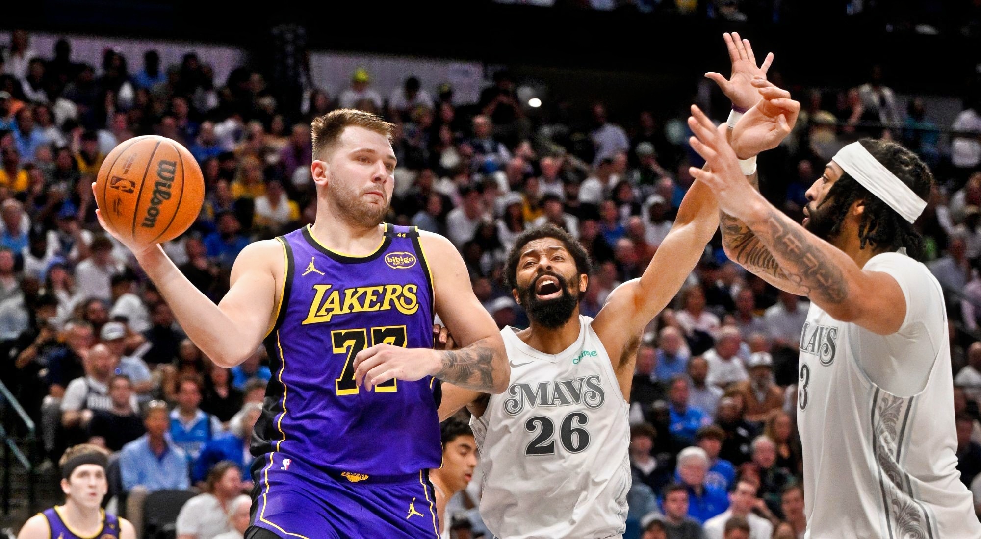 Lakers fitojnë me Doncic, Oklahoma mbron kreun në NBA, humbasin Boston e Golden State