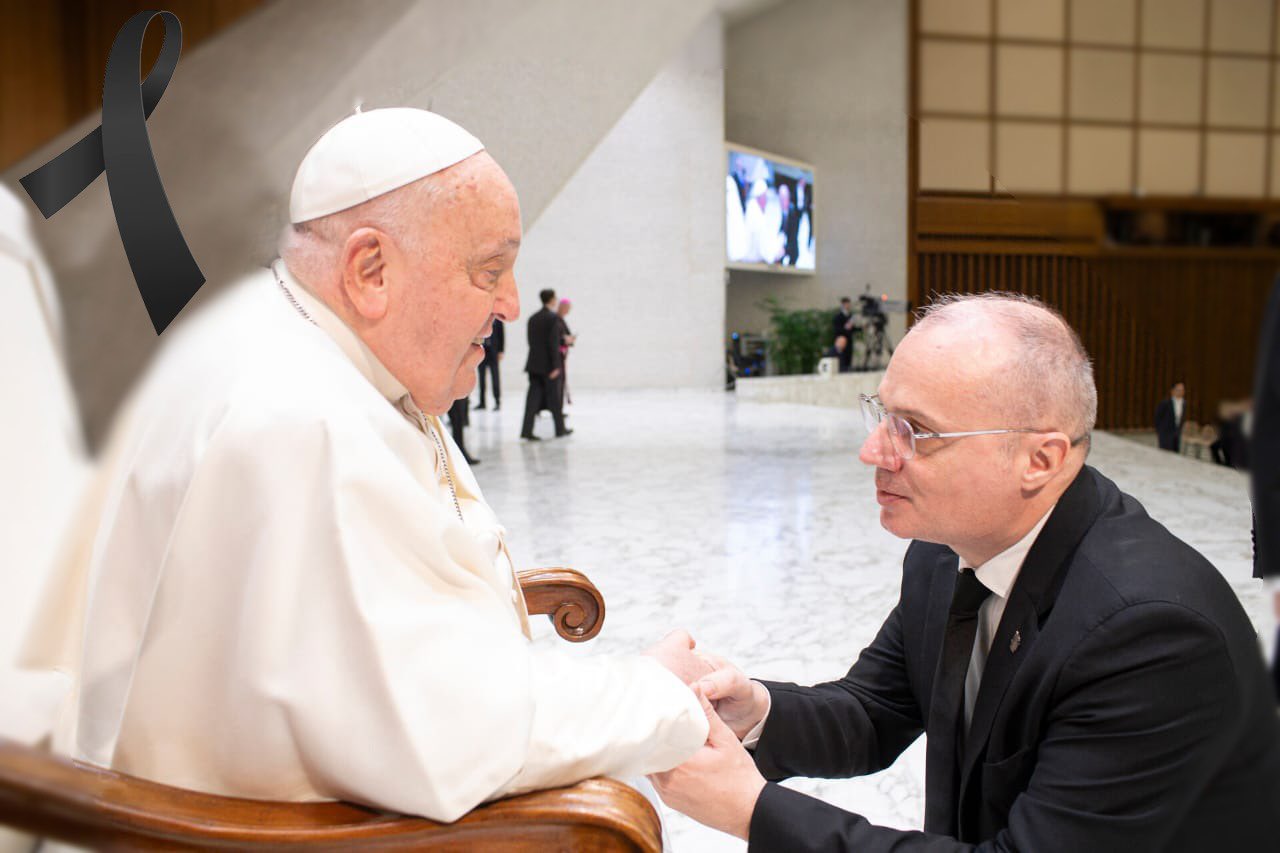 “Lamtumirë At i Shenjtë”, ministri Igli Hasani: Dashuria jote për Shqipërinë dhe dhembshuria do mbeten përgjithmonë në zemrën time