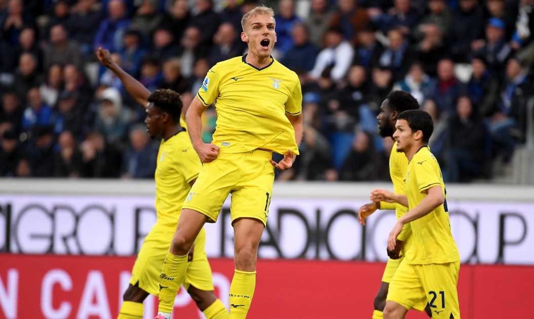 Lazio merr fitoren e sezonit ndaj Atalanta-s, bardhekaltrit futen në garë për Champions League (video)