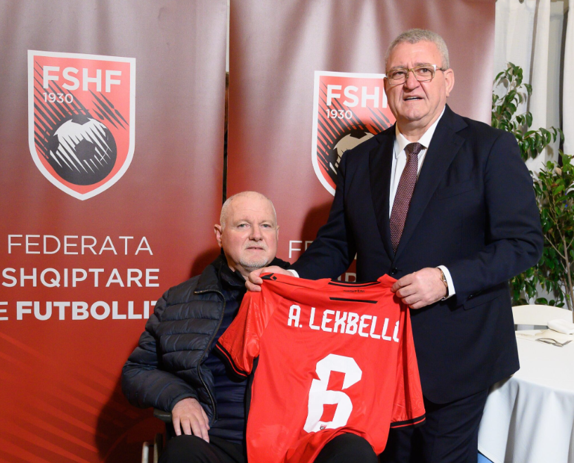 “Legjendë e Futbollit”, Presidenti Duka i dorëzon titullin ish-futbollistit të njohur Artur Lekbello